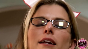 Anyu rendesen cumikázza a pélót Thumb