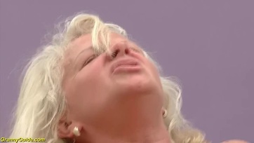 73 esztendős mamóka seggbebaszva Thumb