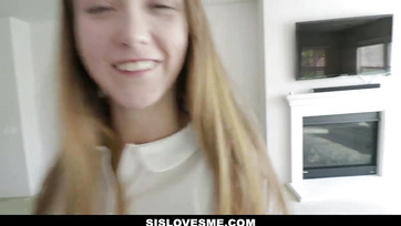 Cukimuki tini suli helyett a mostoha tesója faszát szopogatja Thumb