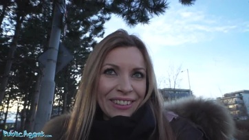 A sexy spiné felizgult a spermától úgyhogy lecidázta az ügynök kolbászát Thumb