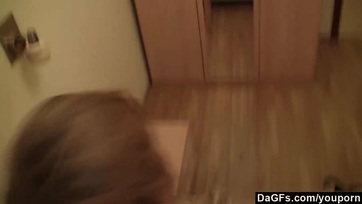 Szemüveges ex barátnő élvezi szopizni a répát Thumb