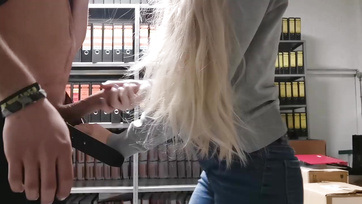 Picsán kefélt a munkatársam az irodában Thumb