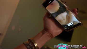 Huncut mostoha anya kettyintett a kölykével miután lebukott hogy a spanjával szex sms-ezik Thumb
