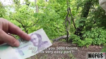 Bájos szöszke magyarországi spiné a köztéren levadászva és egy kis kápéért publikusan megkettyintve Thumb