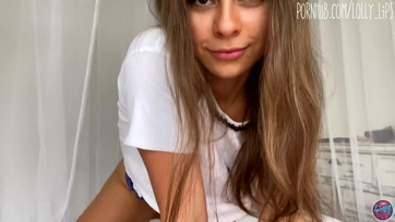 A nagy dudájú fruskám maszturbálás közben esedezett hogy rakjam be a finom cuncusába Thumb