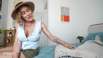 Rámröppent a nevelő anyucikám kívánnivaló barátnéje akinek történetesen becuppant a popsikájába Thumb