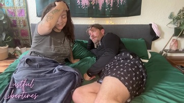 Beindult a tetszetős milf bige a tapizástól és hagyta a cimbijének hogy telespriccelje a sunácskáját Thumb